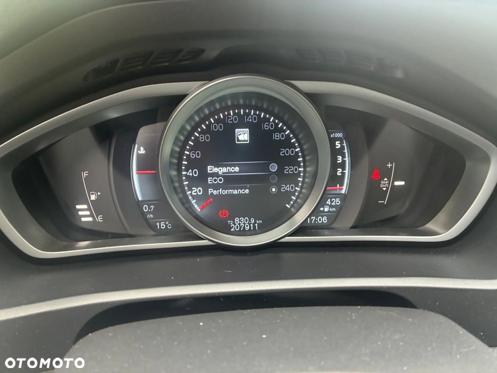 Volvo V40 D4 Drive-E Momentum - 16