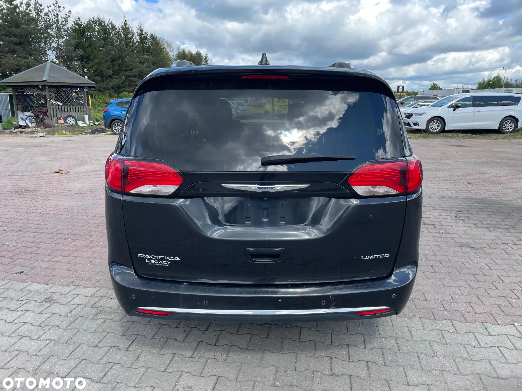 Chrysler Pacifica - 5