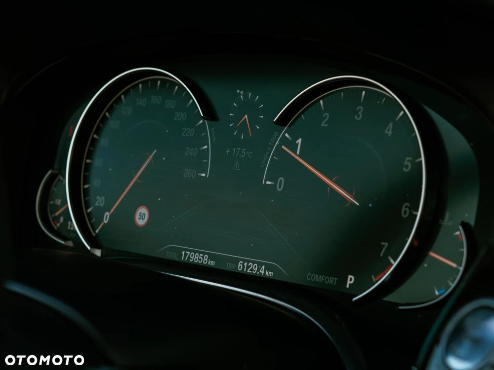 BMW Seria 7 740Li - 24