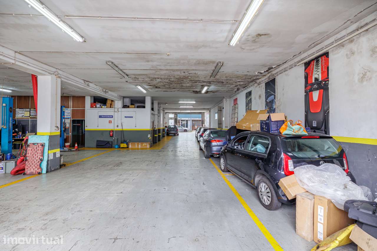 Armazém 460 m² + Logradouro 230 m², Carvalhido- Venda ou arrendamento - Grande imagem: 2/23