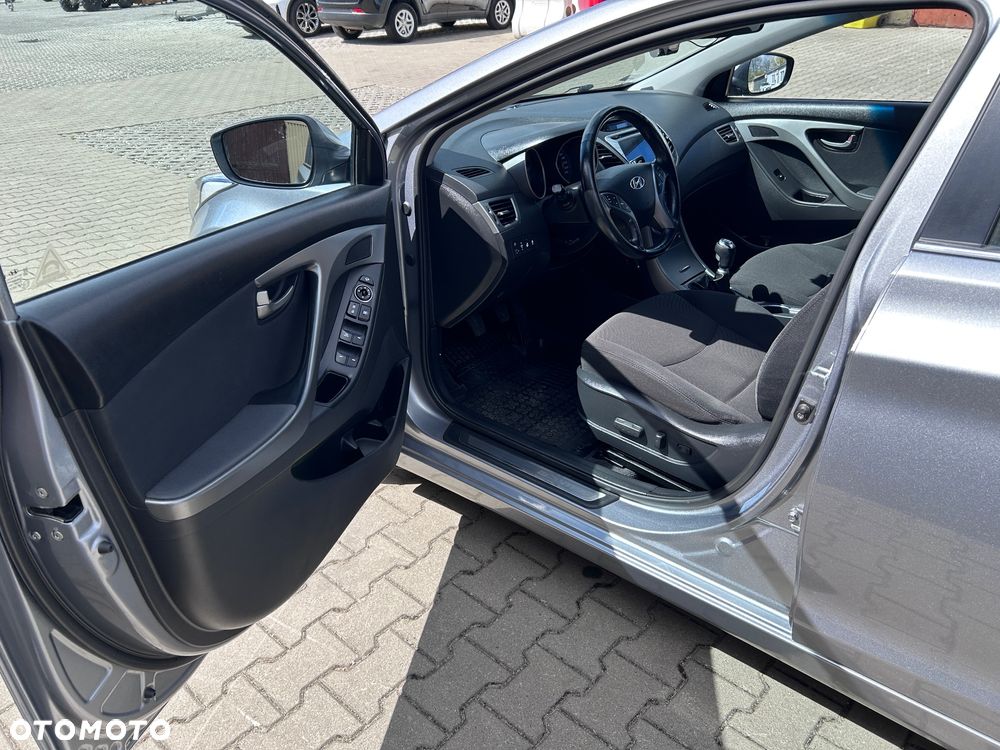 Hyundai Elantra 1.6 Style - 11