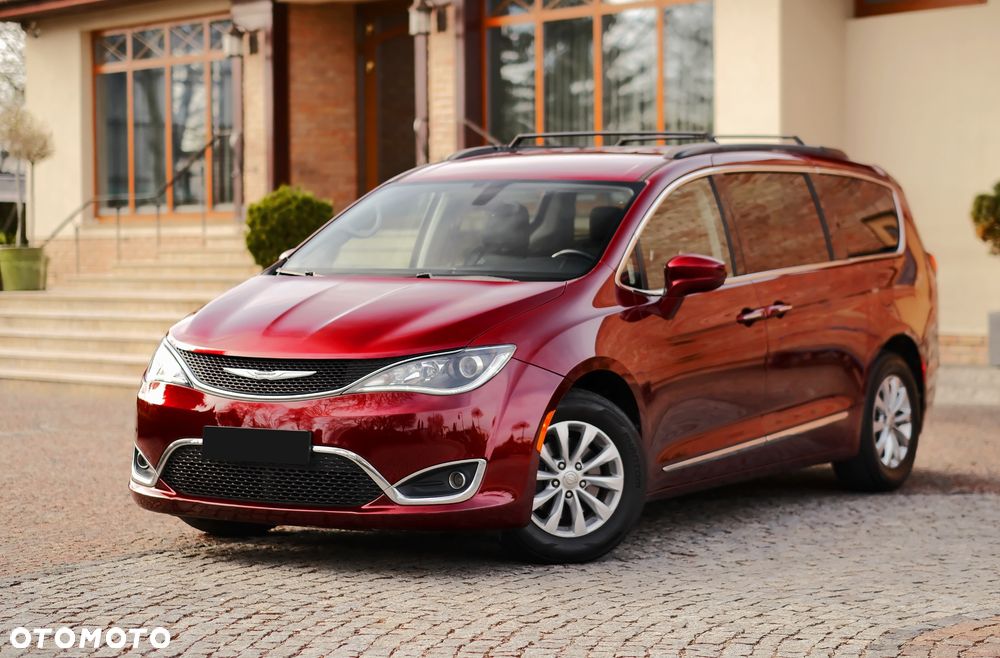 Chrysler Pacifica - 1