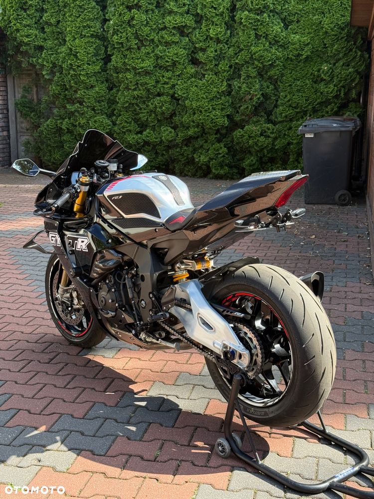 Yamaha R1 - 23