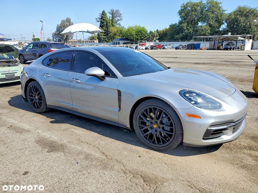 Porsche Panamera 4S - 4