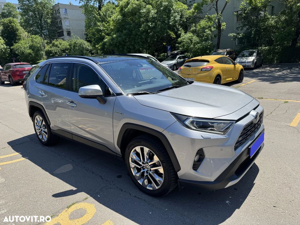 Toyota RAV4 - 1