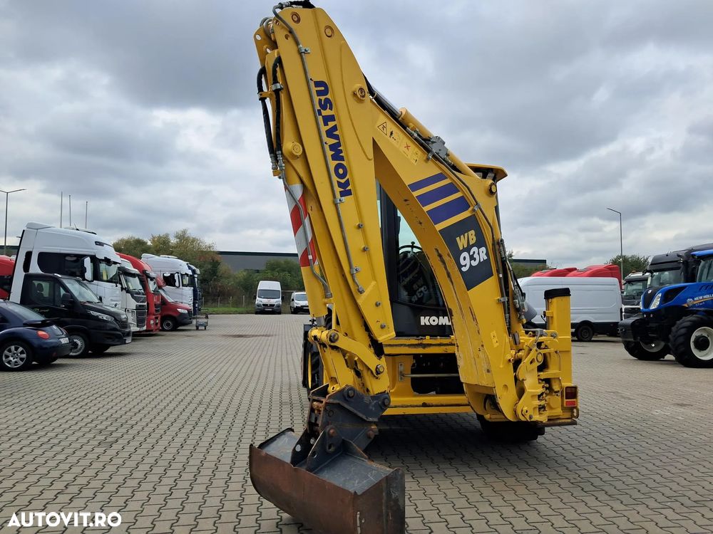 Komatsu wb93r-8 4x4 cupa multifunctionala 4 cupe brat telescopic - 5