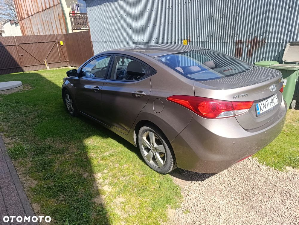 Hyundai Elantra 1.6 Classic + - 4