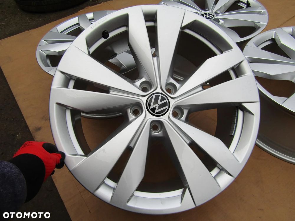 4x NOWE Felgi Aluminiowe 19 VW Passat B6 B7 B8 B9 ID4 Tiguan Arteon Golf V VI VII VIII 5 6 7 8 Taos T-ROC Skoda Karoq Kodiaq Enyaq Octavia III IV / MG HS / Seat Tarraco Leon Ateca Altea Audi A3 A4 A5 8 j 5x112 ET45 ET 45 piasta 57,1 mm - 15