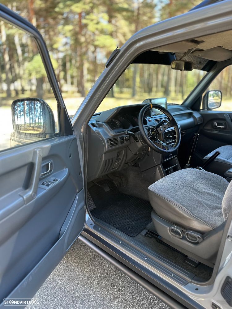 Mitsubishi Pajero 2.5 TDi GLX - 15
