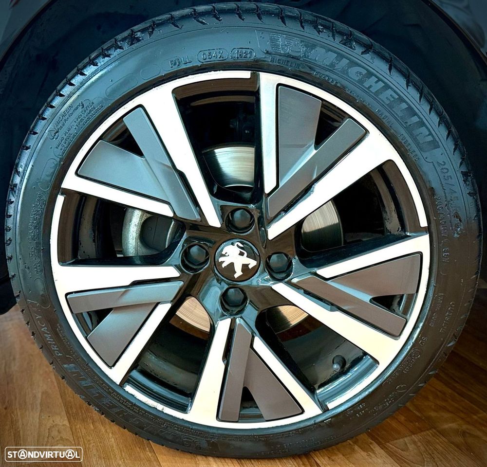 Peugeot 208 1.2 PureTech GT Line - 9