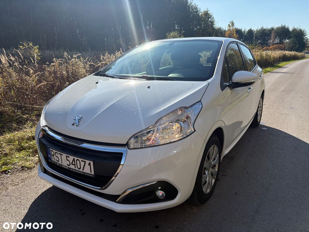 Peugeot 208 - 1