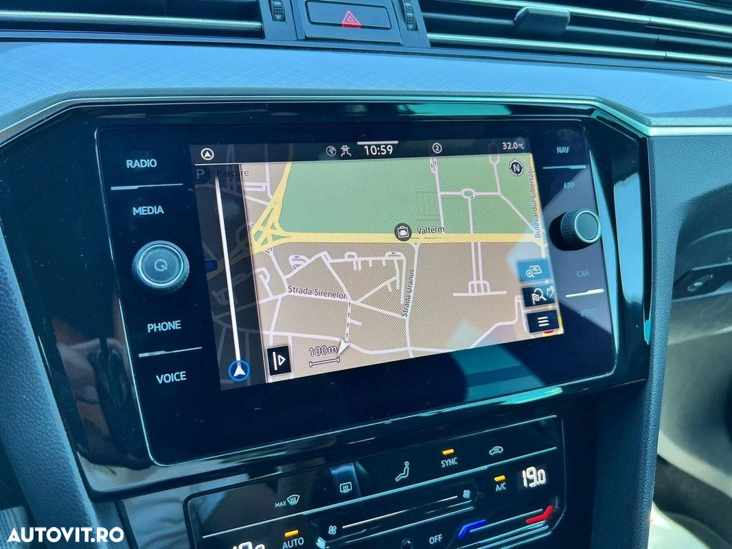 Volkswagen Passat Variant 2.0 TDI DSG Comfortline - 24