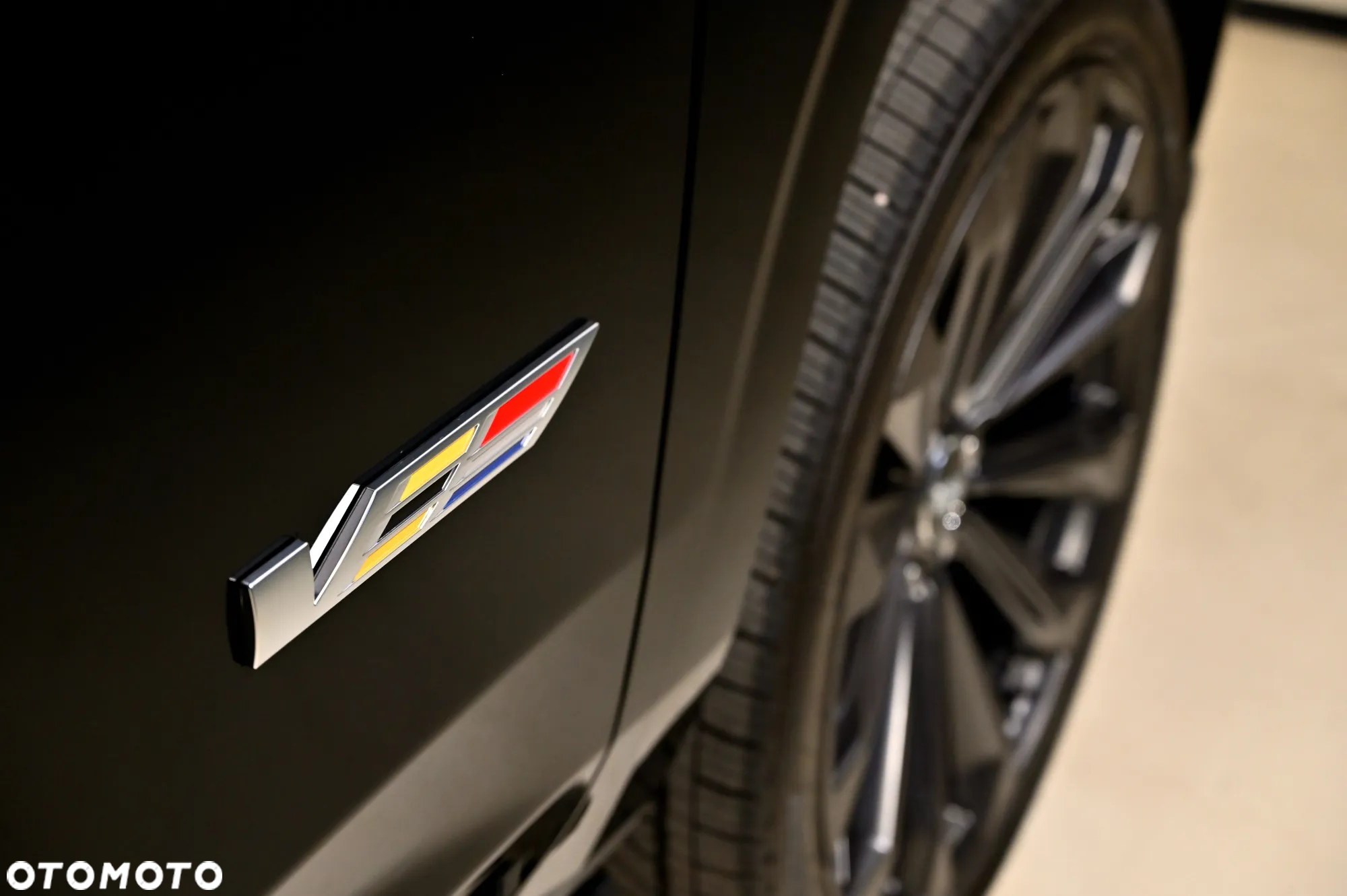 Cadillac Escalade - 8