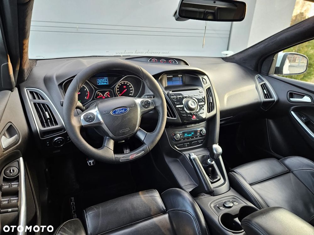 Ford Focus 2.0 EcoBoost ST mit Leder-Sport-Paket - 8