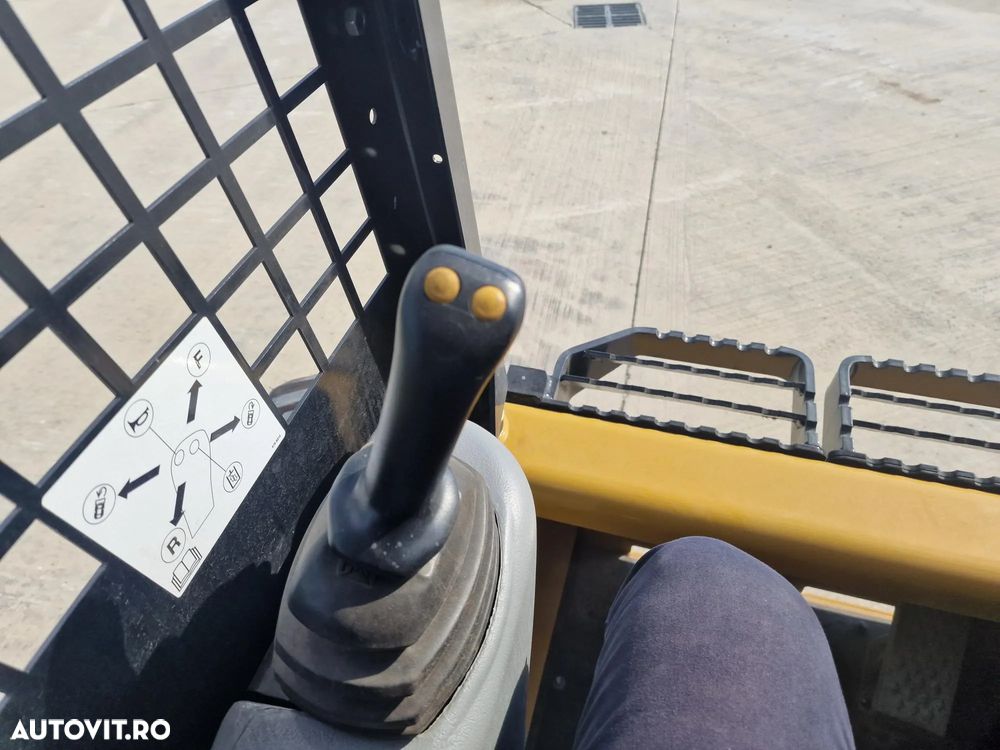 Caterpillar SKID STEER, 2024, NOU, ridica 635kg la 3,2m, cupa, 55CP, Masa operationala 2,6t, Fara usa cabina, posiblitate leasing, -PRMOTIE 36.900 EUR+Tva - 3