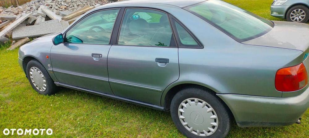 Audi A4 Limousine - 4