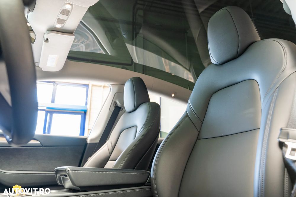 Tesla Model Y Long Range Dual Motor AWD - 7
