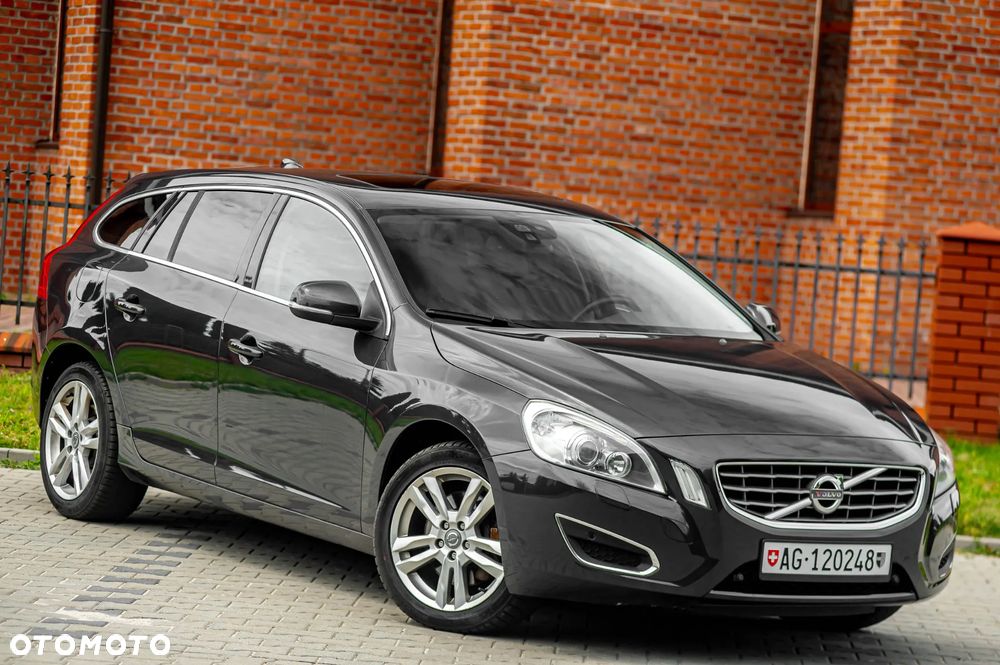 Volvo V60 D5 Geartronic Momentum - 1