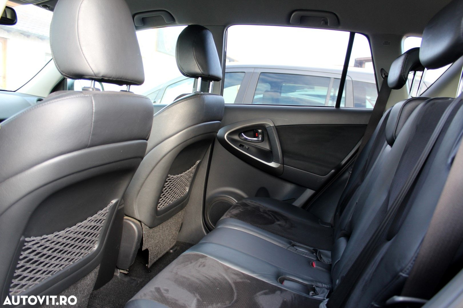 Toyota RAV4 - 9