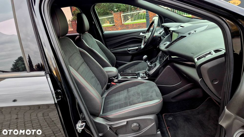 Ford Kuga 1.5 EcoBoost 2x4 ST-Line - 14