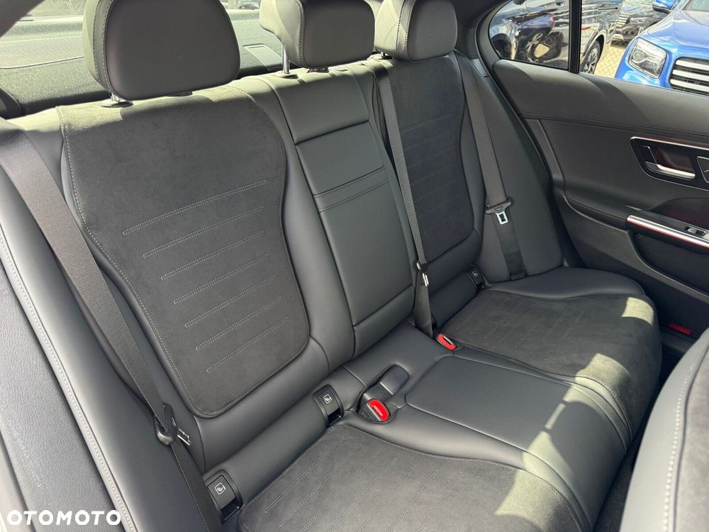 Mercedes-Benz Klasa C 300 mHEV 4-Matic AMG - 28