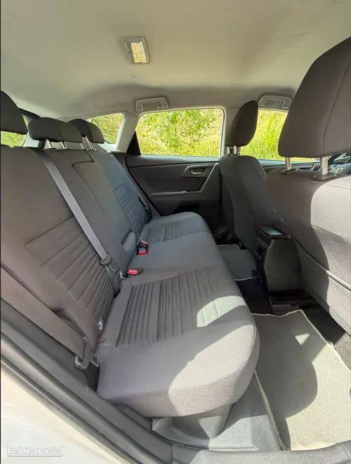 Toyota Auris 1.8 HSD Comfort+P.Sport - 8