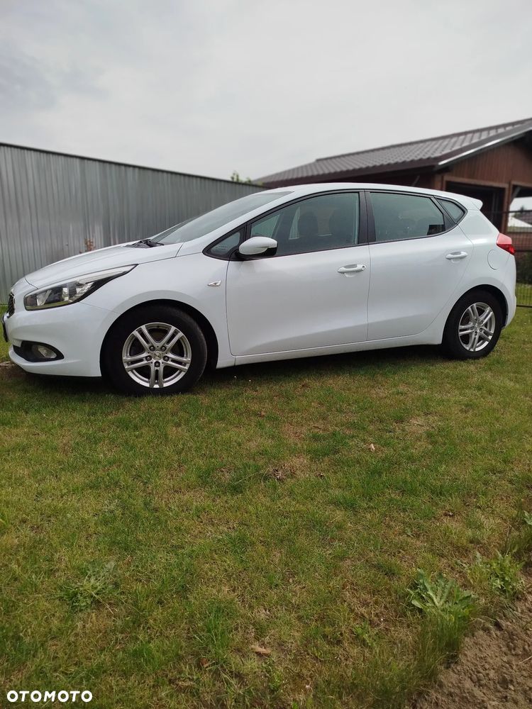 Kia Ceed - 11