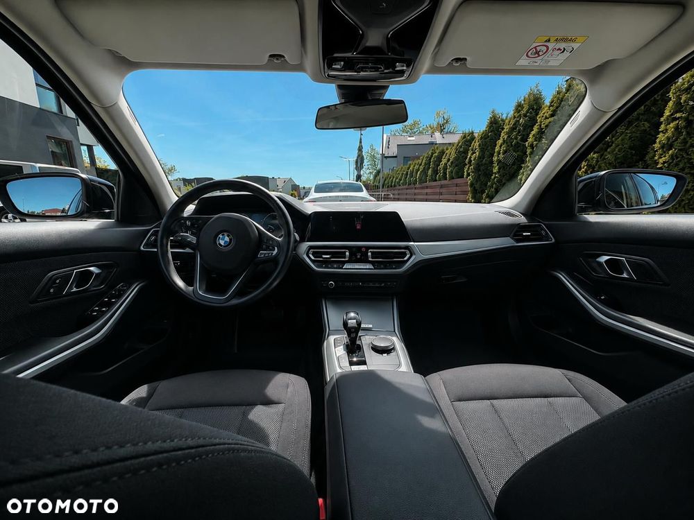 BMW Seria 3 318d M Sport Shadow - 28