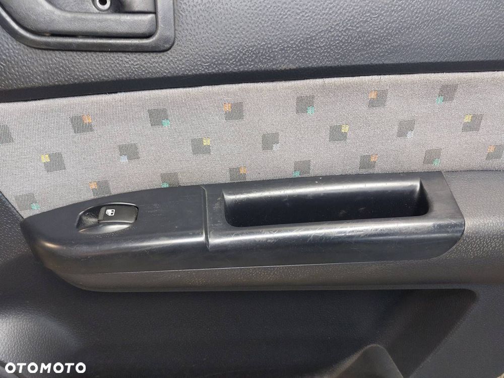 BOCZEK DRZWI PRAWY PRZÓD HYUNDAI GETZ I 5D 82302-1C060 - 2