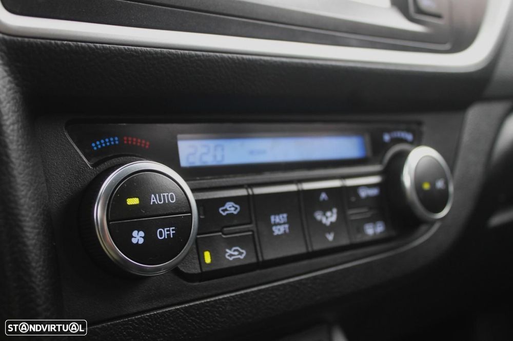 Toyota Auris 1.4 D-4D Exclusive - 23