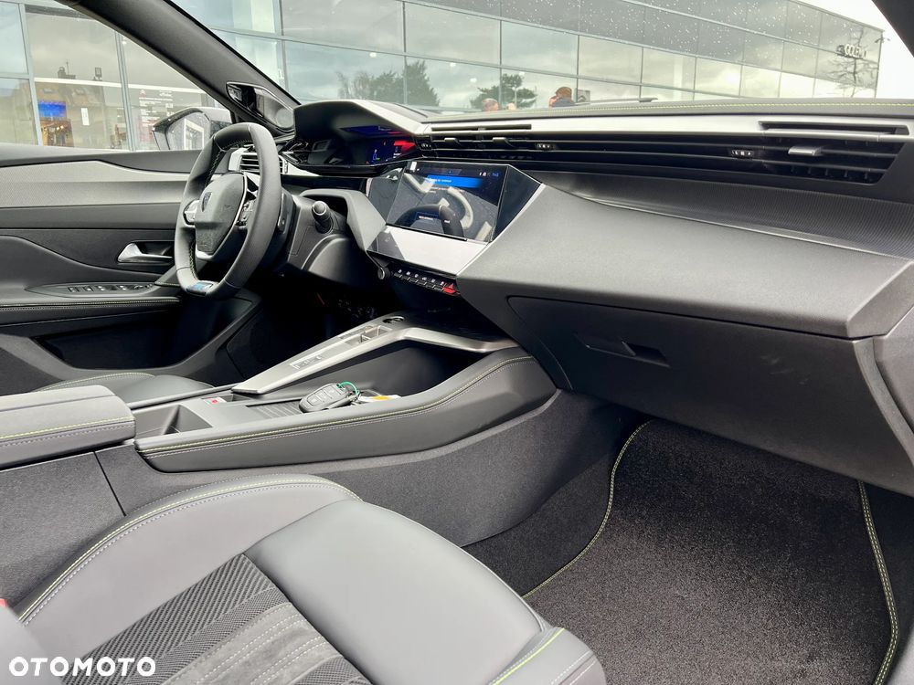 Peugeot 408 1.6 Plug-in Hybrid 240 GT Exclusive e-DCS7 - 12