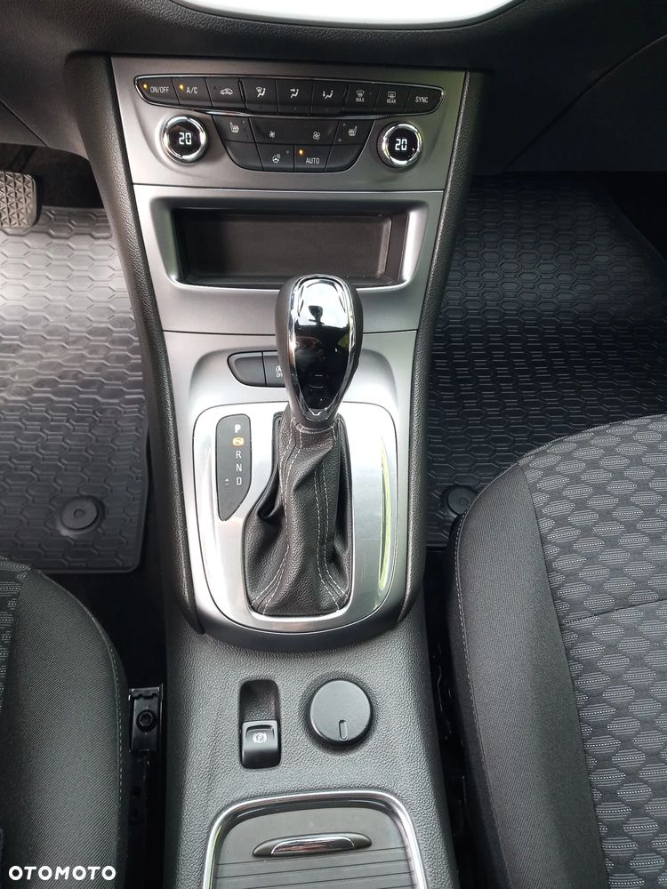 Opel Astra 1.4 T Dynamic S&S - 20
