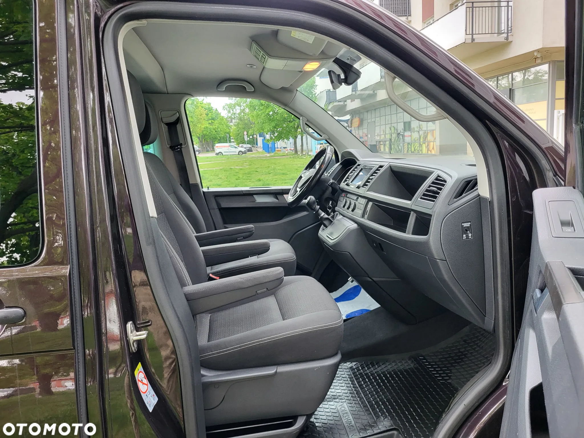 Volkswagen Multivan - 28