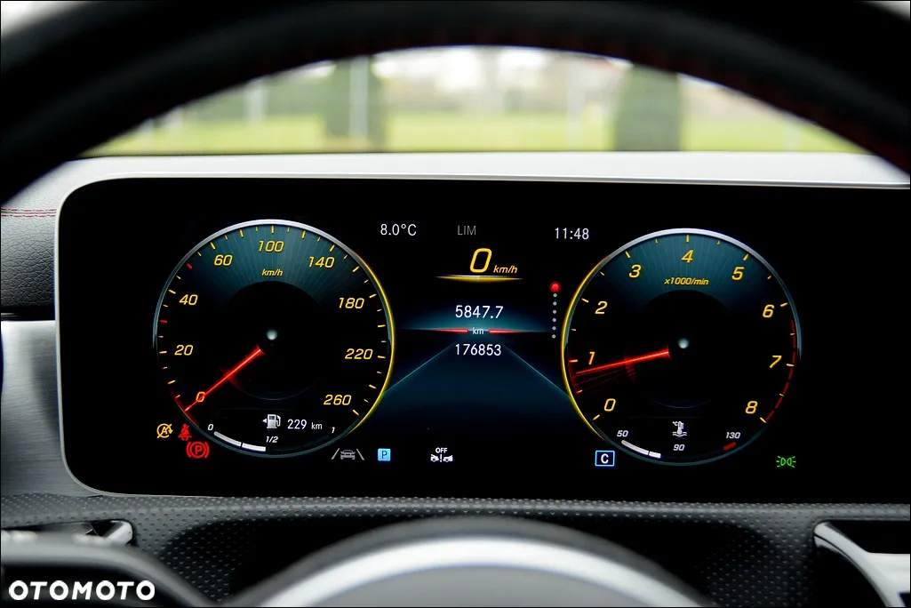 Mercedes-Benz CLA 180 Shooting Brake AMG Line - 29