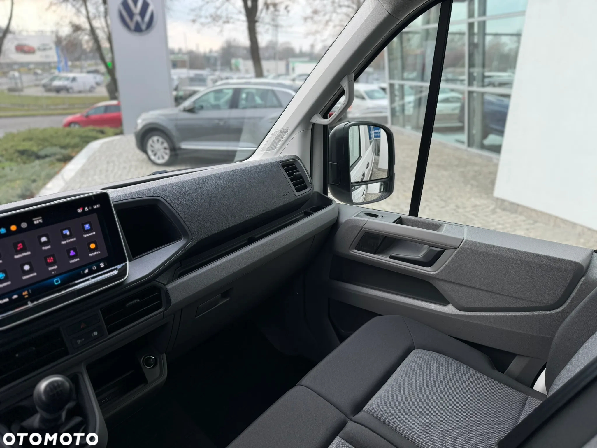 Volkswagen Crafter Brygadówka 7 osób - 31