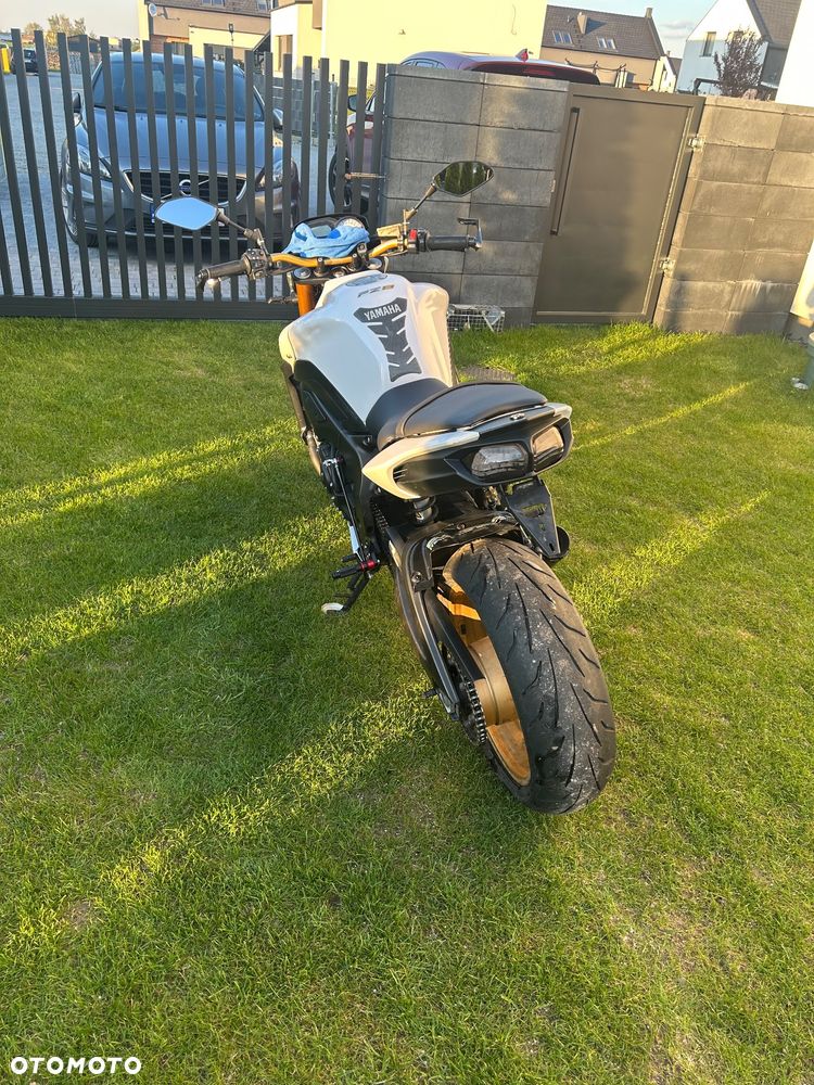 Yamaha FZ8 - 4