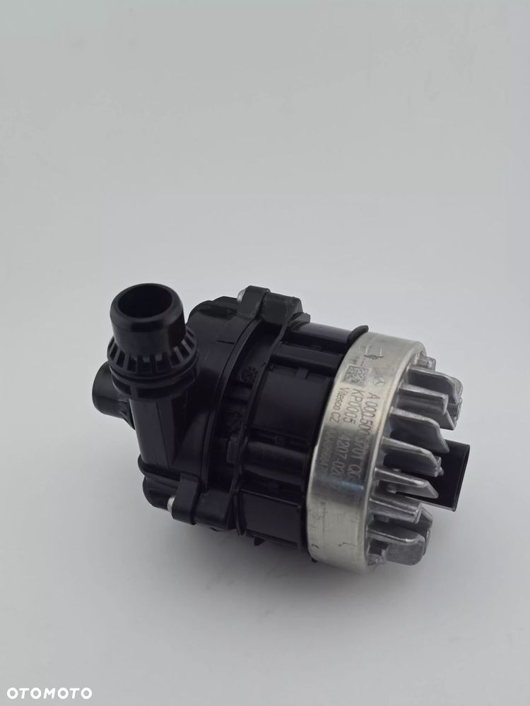 NOWA ORYGINALNA POMPA WODY MERCEDES W214 W167 A0005003701 - 1