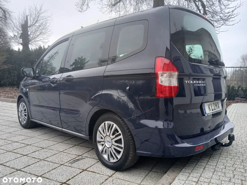 Ford Tourneo Courier - 12