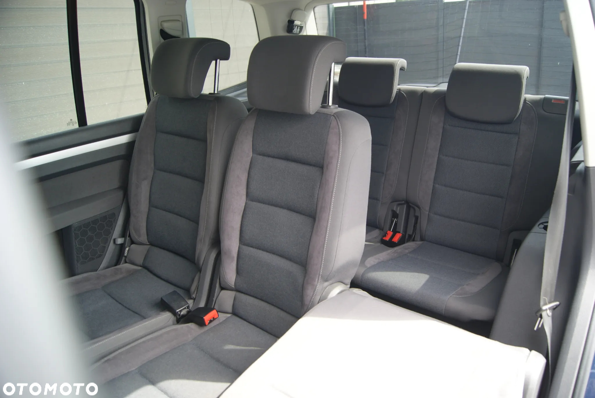 Volkswagen Touran 2.0 TDI DPF DSG STYLE - 25
