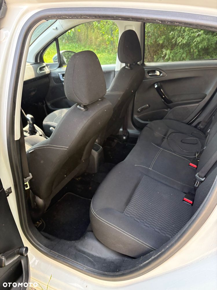 Peugeot 208 - 6