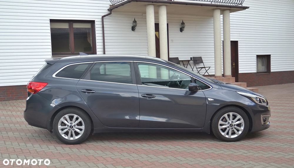 Kia Ceed 1.6 CRDi 136 ISG Dream Team Edition - 8
