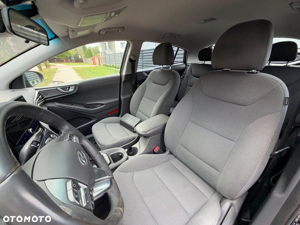 Hyundai IONIQ - 10