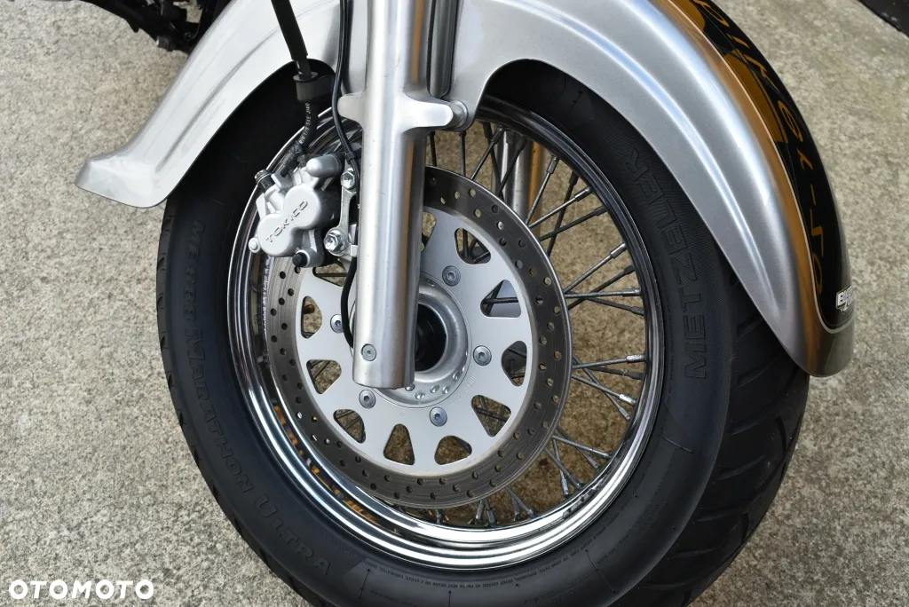 Suzuki Intruder - 27