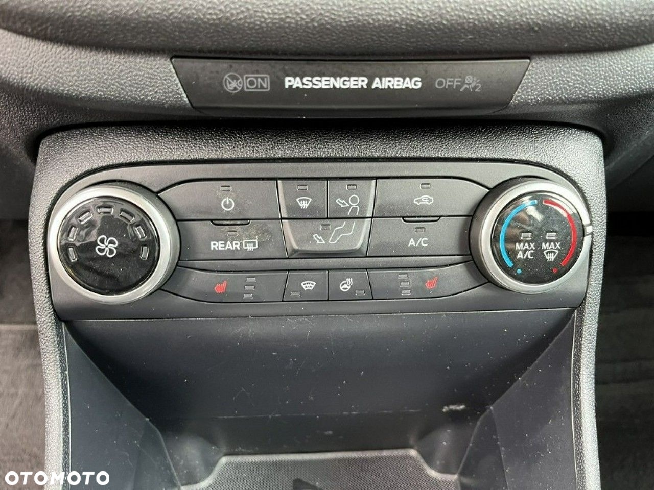 Ford Fiesta 1.1 S&S COOL&CONNECT - 11
