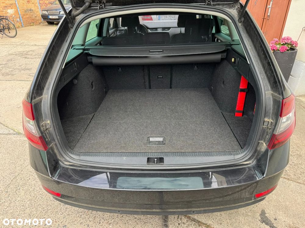 Skoda Octavia 2.0 TDI SCR Style DSG - 8