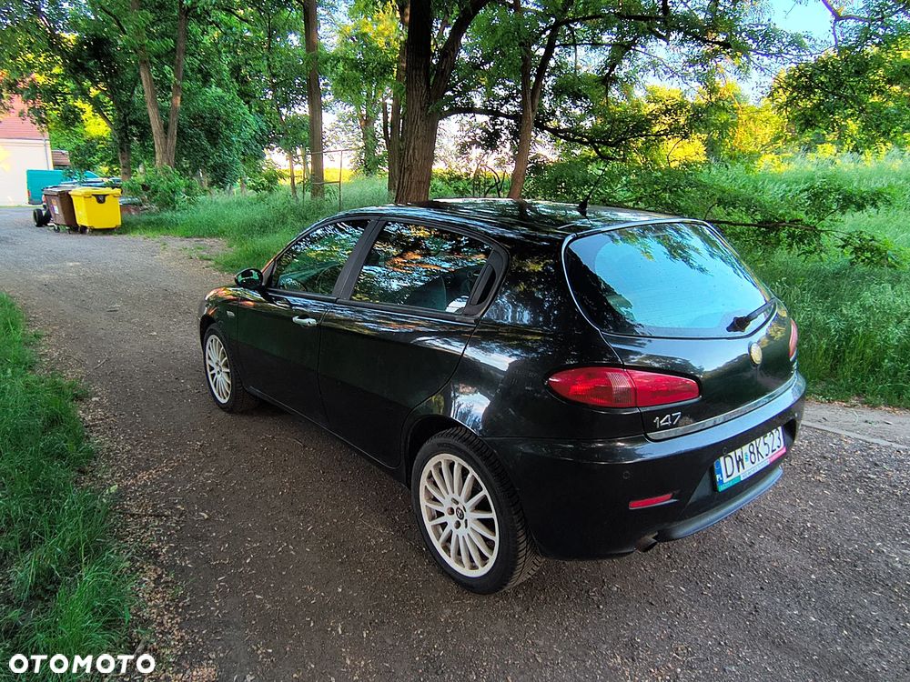 Alfa Romeo 147 1.9 JTD 16V M-Jet Distinctive - 6