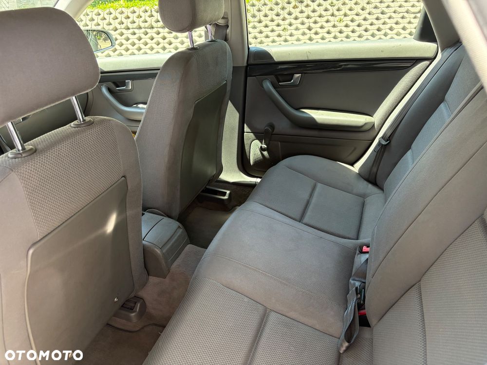 Audi A4 Limousine - 12
