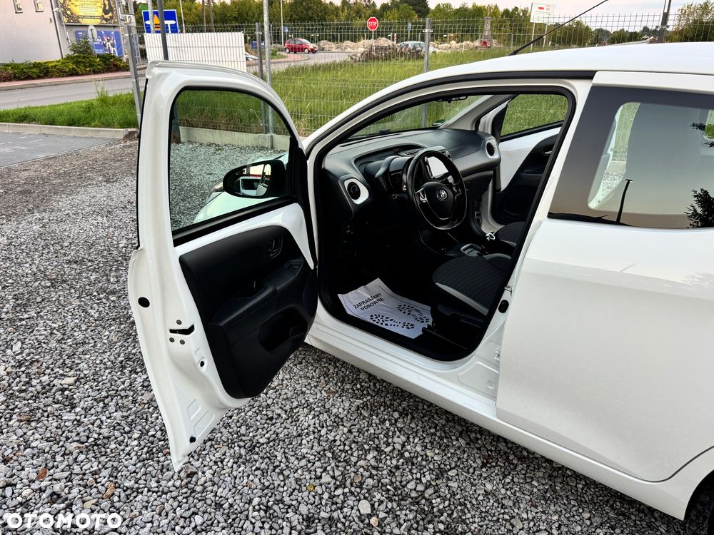 Toyota Aygo x.shift x-play connect - 17