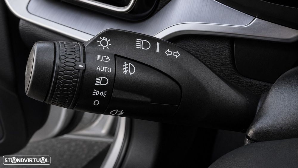 Volvo V60 2.0 B4 Momentum Geartronic - 27