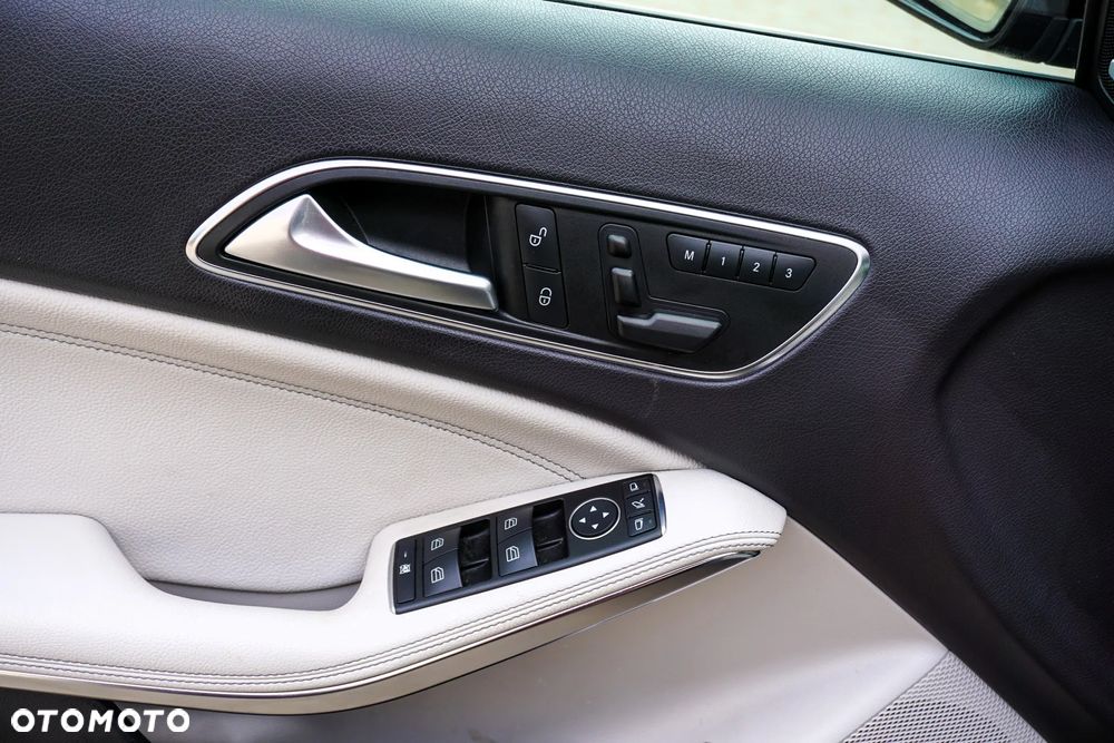 Mercedes-Benz GLA 200 Activity Edition - 23